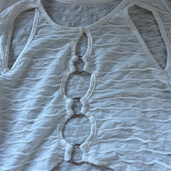 Cropped Ring Top - Picture 2 of 4